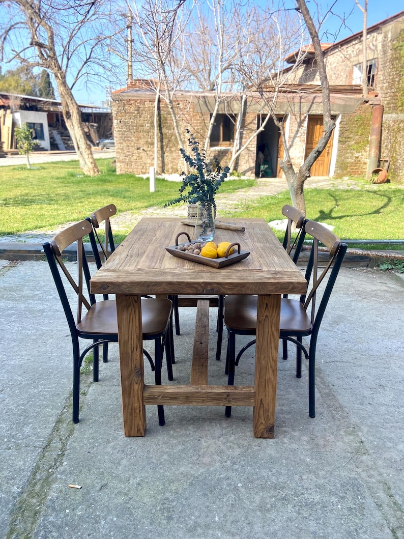 Tavolo da pranzo artigianale in legno di recupero: tavolo da cucina rustico in stile fattoria immagine 15