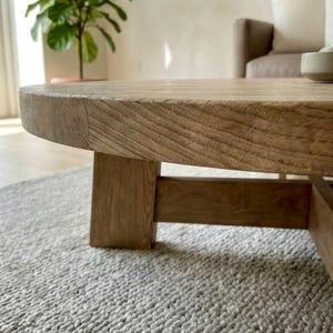 Tavolino rotondo in rovere riciclato – Design moderno, rustico e a basso profilo immagine 13