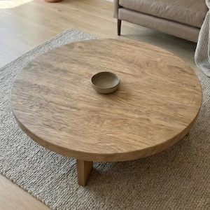 Tavolino rotondo in rovere riciclato – Design moderno, rustico e a basso profilo immagine 7