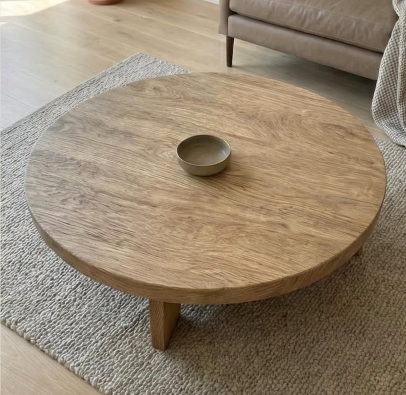 Tavolino rotondo in rovere riciclato – Design moderno, rustico e a basso profilo immagine 7