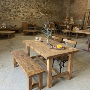 Tavolo da pranzo artigianale in legno di recupero: tavolo da cucina rustico in stile fattoria immagine 6