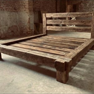 Struttura letto in stile rustico da fattoria – Realizzata a mano con struttura in legno di recupero, disponibile nelle misure singolo e matrimoniale. immagine 2