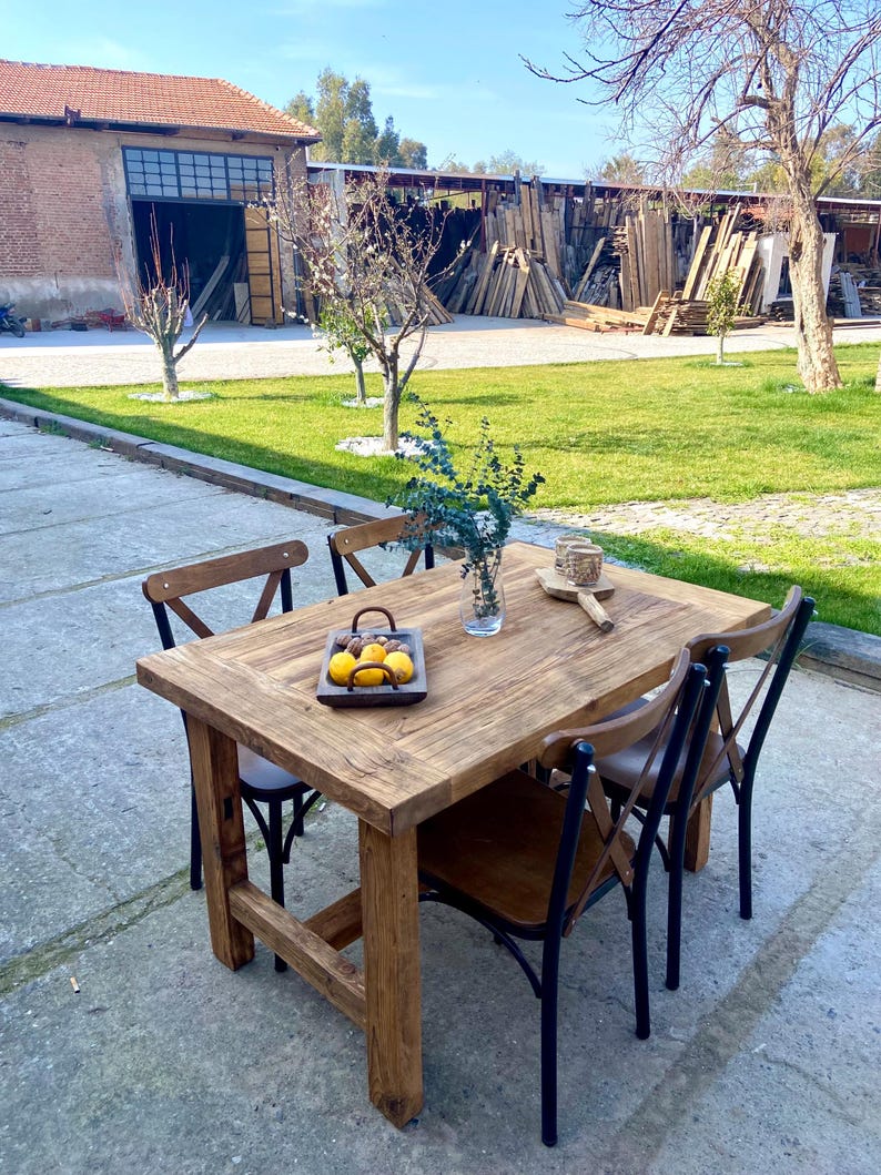 Tavolo da pranzo artigianale in legno di recupero: tavolo da cucina rustico in stile fattoria immagine 13