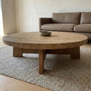 Tavolino rotondo in rovere riciclato – Design moderno, rustico e a basso profilo immagine 16