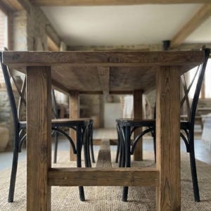 Tavolo da pranzo artigianale in legno di recupero: tavolo da cucina rustico in stile fattoria immagine 10