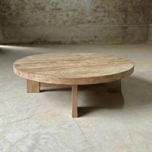 Tavolino rotondo in rovere riciclato – Design moderno, rustico e a basso profilo immagine 11