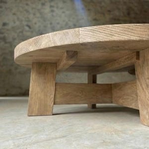 Tavolino rotondo in rovere riciclato – Design moderno, rustico e a basso profilo immagine 12