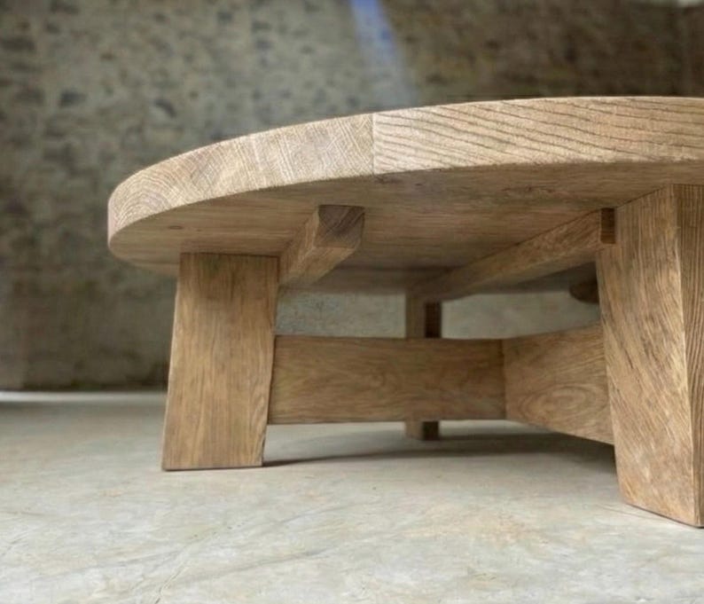 Tavolino rotondo in rovere riciclato – Design moderno, rustico e a basso profilo immagine 12