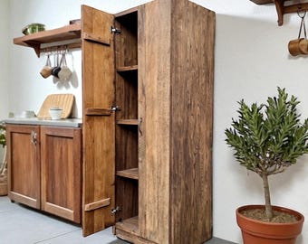 Hoge rustieke opbergkast van teruggewonnen hout - Veelzijdige vrijstaande eenheid voor bijkeuken, badkamer en keuken