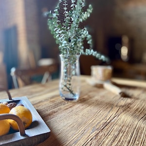 Tavolo da pranzo artigianale in legno di recupero: tavolo da cucina rustico in stile fattoria immagine 3