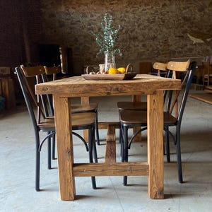 Tavolo da pranzo artigianale in legno di recupero: tavolo da cucina rustico in stile fattoria immagine 9
