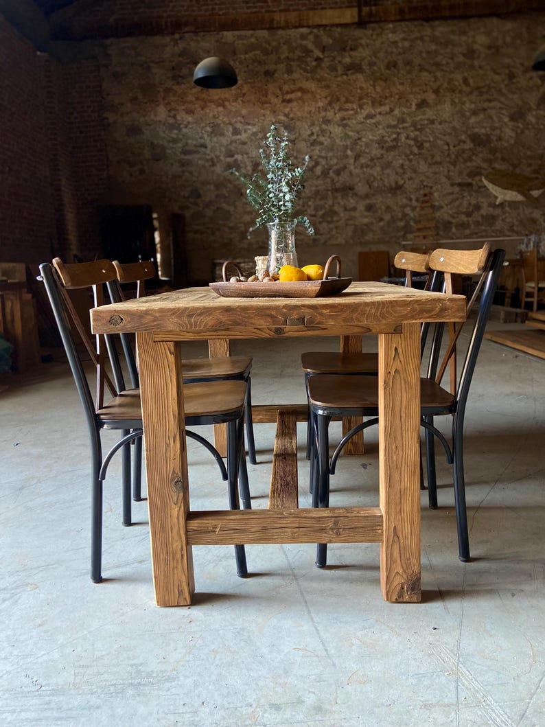 Tavolo da pranzo artigianale in legno di recupero: tavolo da cucina rustico in stile fattoria immagine 9