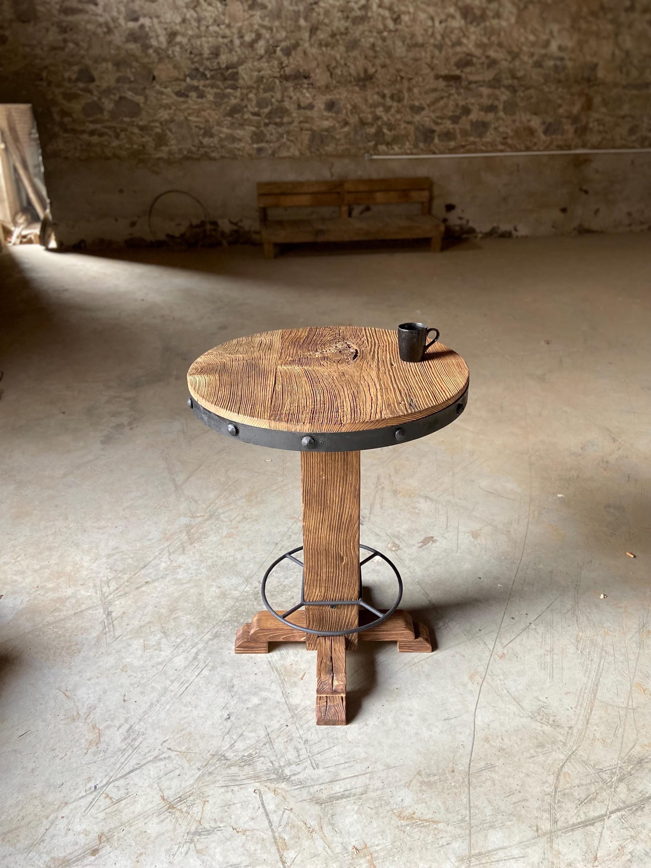 Tavolino rotondo in legno lavorato a mano, stile barocco