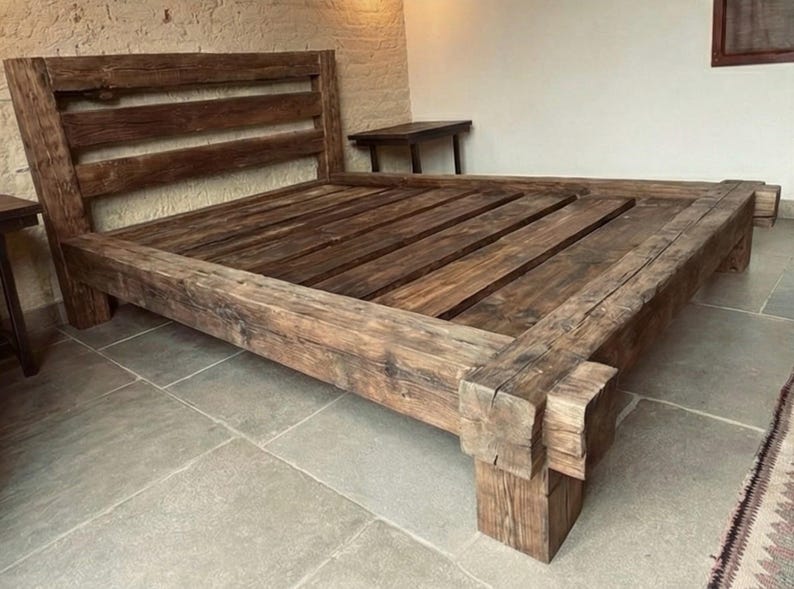 Struttura letto in stile rustico da fattoria – Realizzata a mano con struttura in legno di recupero, disponibile nelle misure singolo e matrimoniale. immagine 13