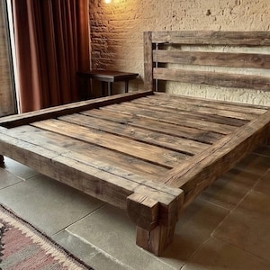 Struttura letto in stile rustico da fattoria – Realizzata a mano con struttura in legno di recupero, disponibile nelle misure singolo e matrimoniale. immagine 14