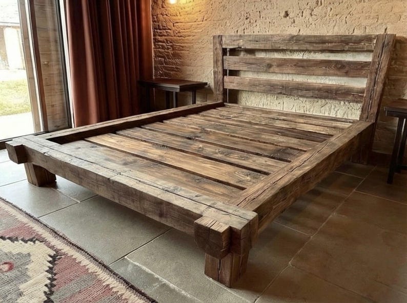 Struttura letto in stile rustico da fattoria – Realizzata a mano con struttura in legno di recupero, disponibile nelle misure singolo e matrimoniale. immagine 14