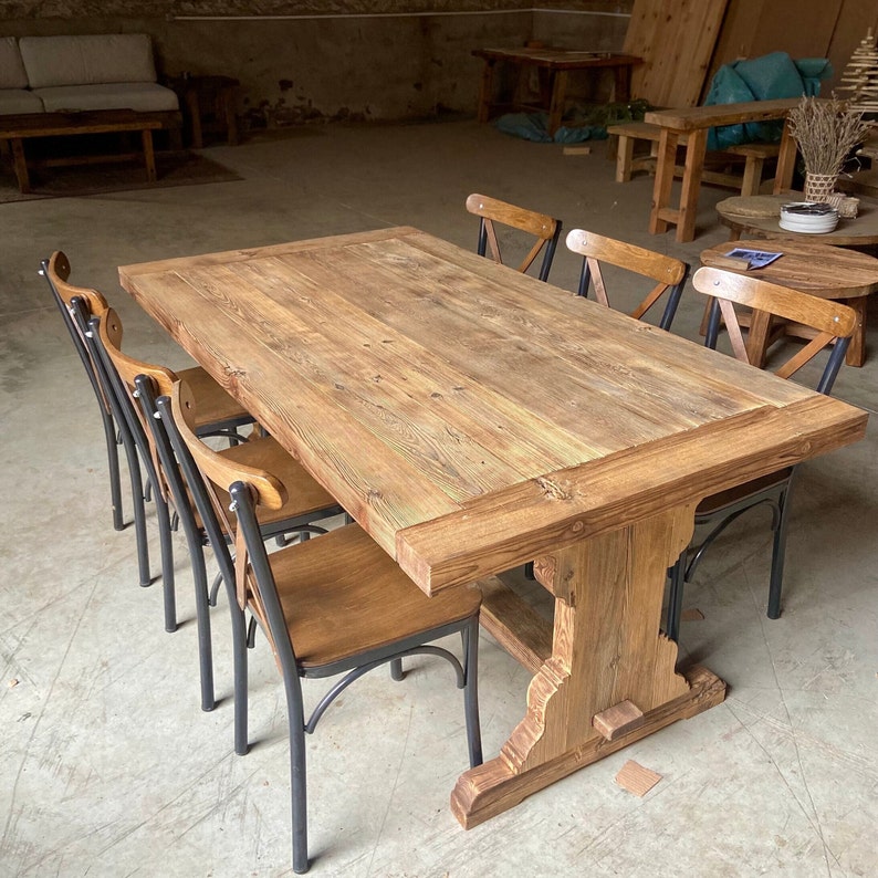 Handgjort matbord i återvunnet trä – Rustikt modernt köksbord med piedestal bild 13