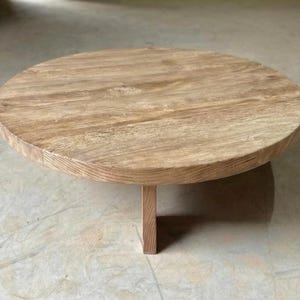 Tavolino rotondo in rovere riciclato – Design moderno, rustico e a basso profilo immagine 14
