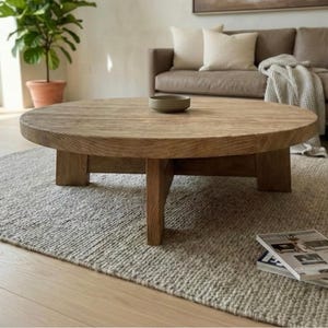 Tavolino rotondo in rovere riciclato – Design moderno, rustico e a basso profilo immagine 2