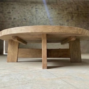 Tavolino rotondo in rovere riciclato – Design moderno, rustico e a basso profilo immagine 9