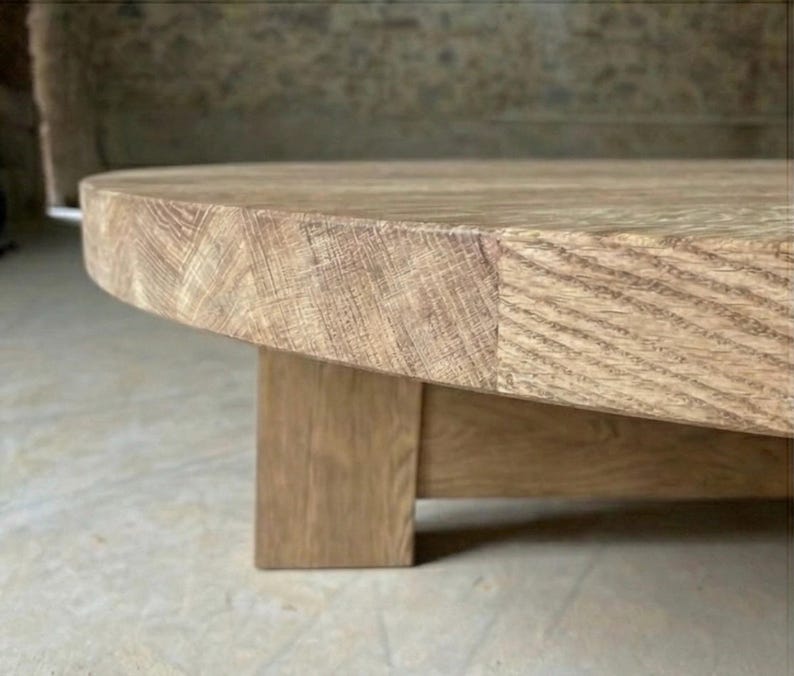 Tavolino rotondo in rovere riciclato – Design moderno, rustico e a basso profilo immagine 5