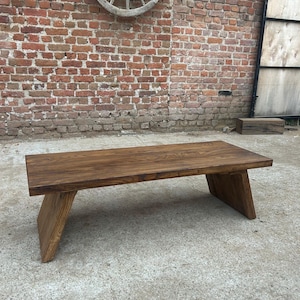 Mesa de centro Japandi moderna: madera de roble reciclada hecha a mano, diseño bajo y sostenible. imagen 10