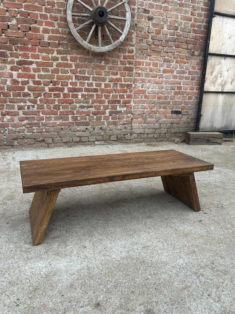 Mesa de centro Japandi moderna: madera de roble reciclada hecha a mano, diseño bajo y sostenible. imagen 10