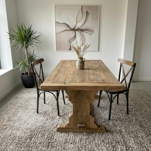 Handgjort matbord i återvunnet trä – Rustikt modernt köksbord med piedestal bild 8