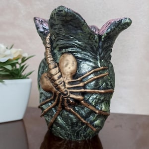 Alien Facehugger Egg Pen Holder