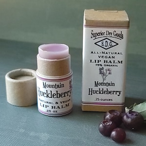 Bálsamo labial vegano Huckleberry / Totalmente natural / 0,3 onzas / Bálsamo increíble de primera calidad / Cero residuos / Ecológico