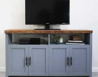 Live Edge TV Console Downloadable Plans. Nature-Inspired Elegance. Create a Stunning Focal Point for Your Entertainment Area! #DIYFurniture