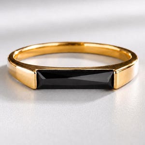 Minimalist Black Onyx Baguette Ring, Bar Cut Solitaire Ring, Dainty Promise Ring, Bezel Set Black Gemstone Ring, Stackable Wedding Band