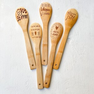 Pacchetto SVG di cucina divertente, file di taglio di cartelli da cucina divertenti, SVG di strofinacci da cucina, SVG di cucchiai di legno