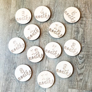 Disco de edad mensual para bebé / Archivo SVG de bebé cortado con láser para Lightburn, Glowforge, XTool / Discos de registro de nacimiento MilestoneAge de descarga digital