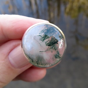 Moss agate ring size 7, green ring size o, plant ring, plant jewelry, nature ring, plants, round ring, moss agate jewellery, circular ring