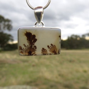 Scenic agate gemstone pendant, scenic dendritic agate necklace, picture agate pendant, gemstone jewellery scenic dendrite moss agate jewelry