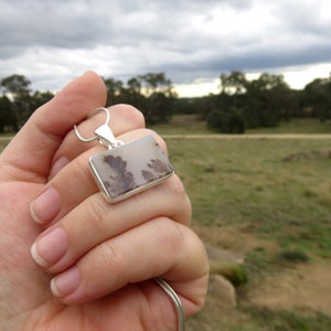 Scenic agate gemstone pendant, scenic dendritic agate necklace, picture agate pendant, gemstone jewellery scenic dendrite moss agate jewelry