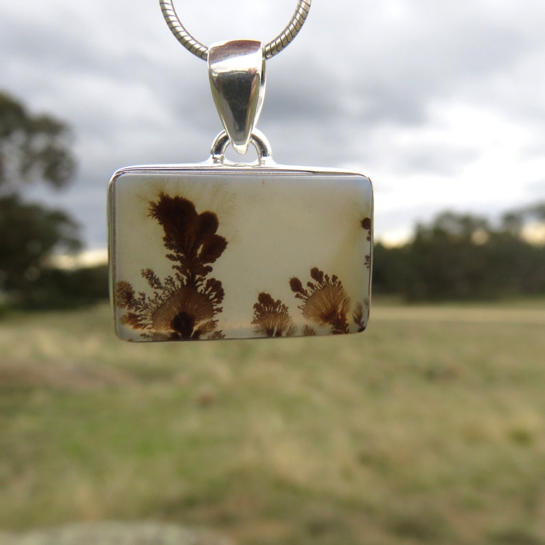 Scenic agate gemstone pendant, scenic dendritic agate necklace, picture agate pendant, gemstone jewellery scenic dendrite moss agate jewelry