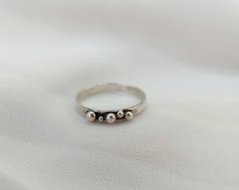 sterling Silver Stacking Ring, Beaded Ring, Dots Ring, Midi Ring, Flat Beaded Ring Minimalist, TINY BUBBLES RING, Oxidized silver