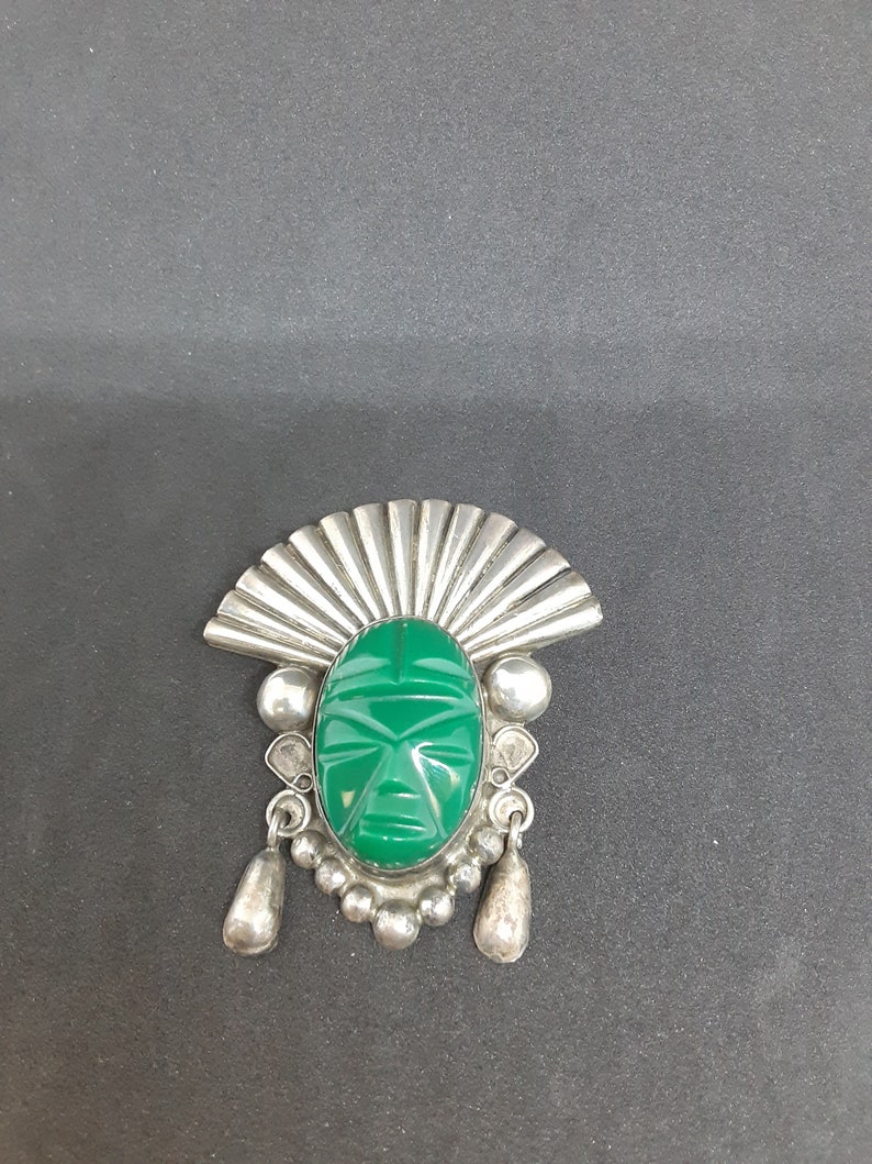 Vintage Mexican Silver Green Onyx Carved Face w Headdress PIn Brooch