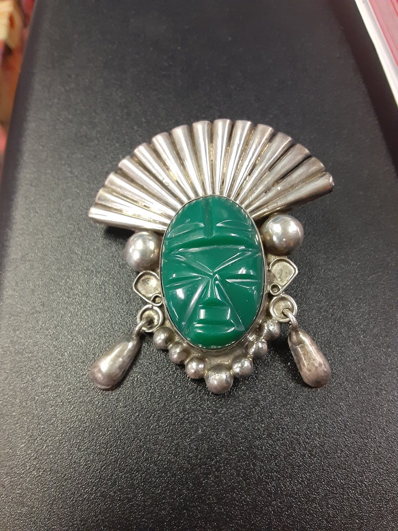 Vintage Mexican Silver Green Onyx Carved Face w Headdress PIn Brooch