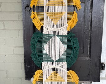 Large 3 ring pattern macramé