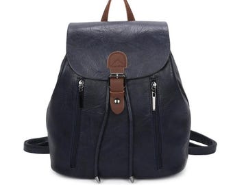 Mochila de piel vegana: bolso bandolera de moda, estilo sostenible.