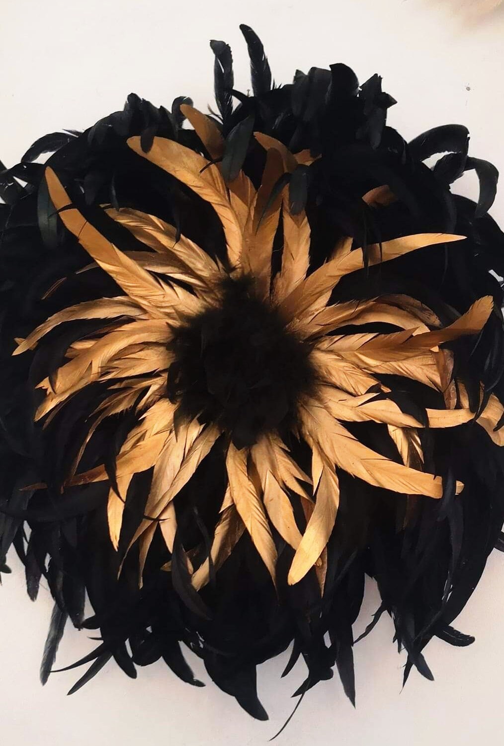 Juju Hat Plume Naturelle de Coq Noire et d'oie Doré