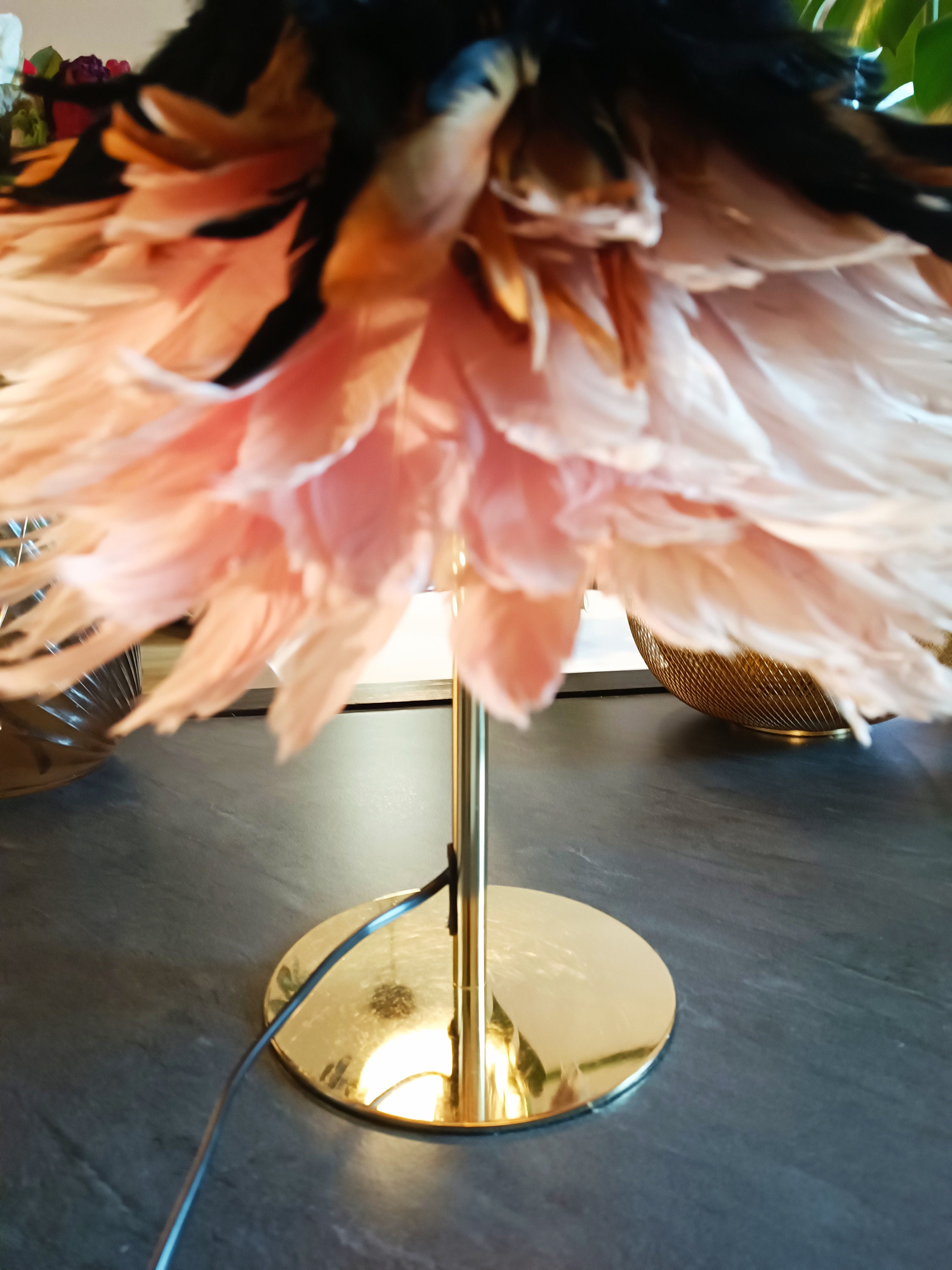 Lampe Tulipe en Plumes Beige et Noire