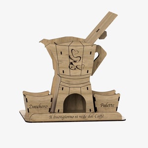 Może przedstawiać: Drewniany organizer w kształcie dzbanka do kawy z dwoma przegródkami oznaczonymi jako "Zucchero" i "Palette". Podstawa organizatora zawiera tekst "Il buongiorno si vede dal Caffe".