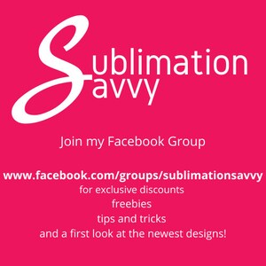 K&ouml;nnte beinhalten: Wei&szlig;er Text auf rosa Hintergrund mit den Worten "Sublimation Savvy" und einem stilisierten "S". Der Text darunter lautet "Tritt meiner Facebook-Gruppe www.facebook.com/groups/sublimationsavvy bei, um exklusive Rabatte, Gratisgeschenke, Tipps und Tricks sowie einen ersten Blick auf die neuesten Designs zu erhalten!"