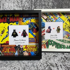 Marco personalizado para parejas inspirado en minifiguras Lego de superhéroes de Marvel/DC, ideal para bodas, cumpleaños, aniversarios, compromisos, San Valentín o como regalo para la novia.