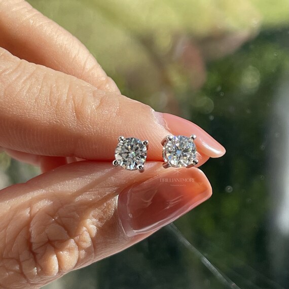 Orecchini Borchie Moissanite Argento 925 Orecchini Borchie In Moissanite Da 1 Ct Totali, Argento 925, Vite Posteriore, Certificati GRA, Taglio Rotondo 5mm Orecchini Vite Schiena Moissanite Lab-created - Foto 10