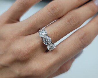 Anello Uomo In Argento 925 Con Moissanite Taglio Tondo 2.00 Ct &ndash; Placcato Oro Bianco 14K